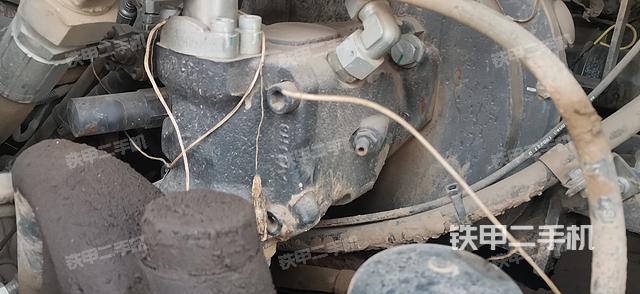 液压泵舱室正面整体（整机外观）