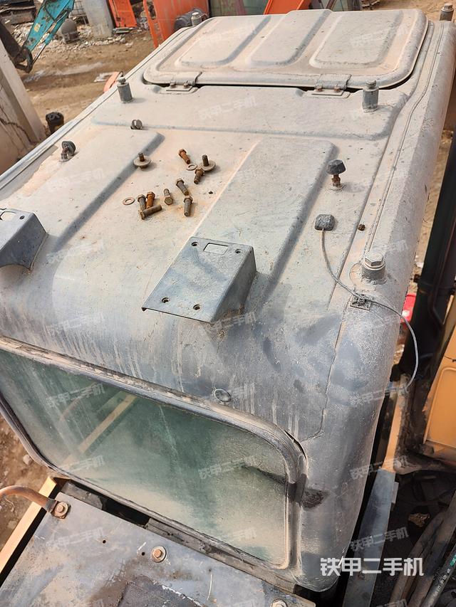 驾驶室顶部（整机外观）