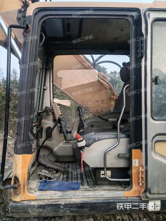 驾驶室整体（整机外观）