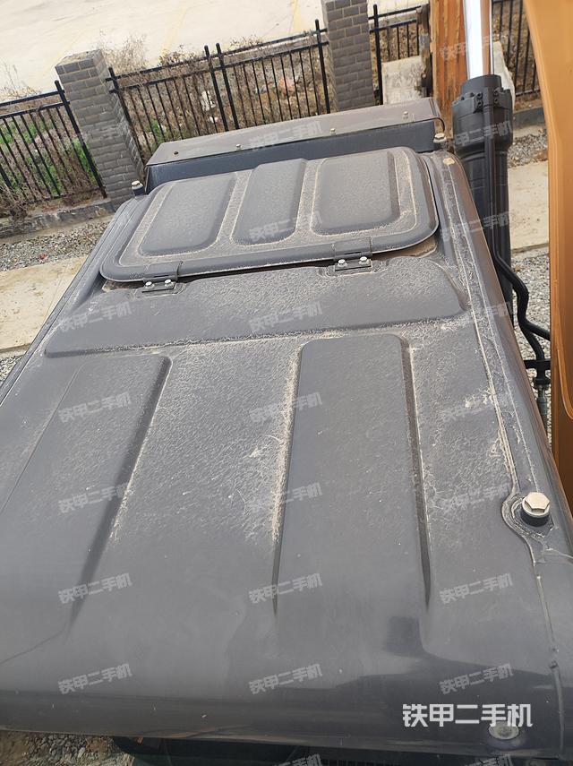 驾驶室顶部（整机外观）