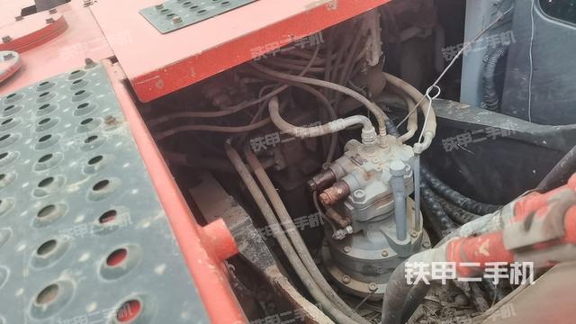 回转马达和主控阀（整机外观）