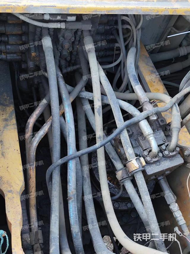 回转马达和主控阀（整机外观）