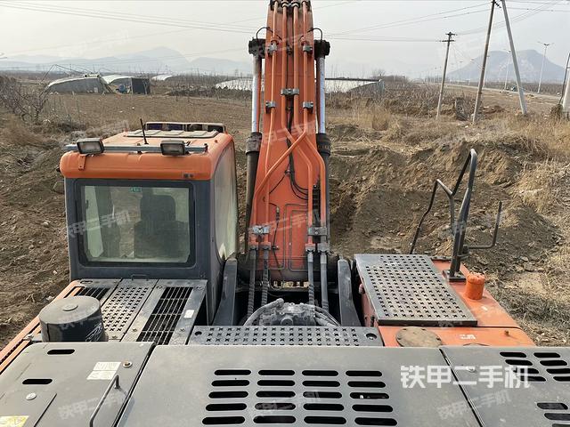 驾驶室顶部（整机外观）