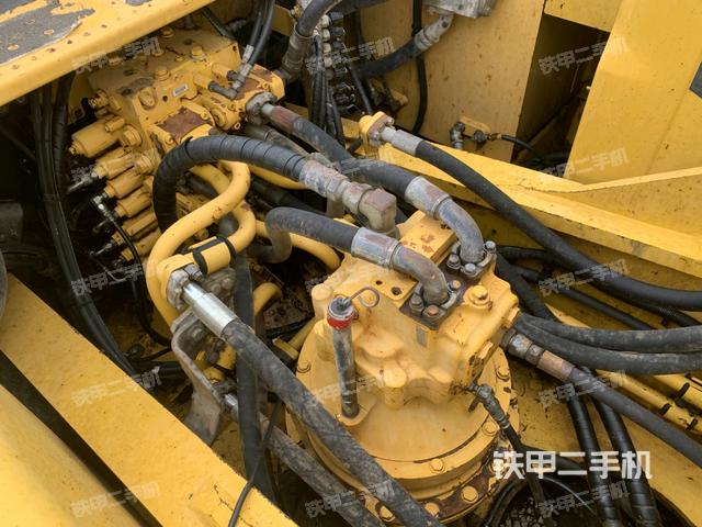 回转马达和主控阀（整机外观）