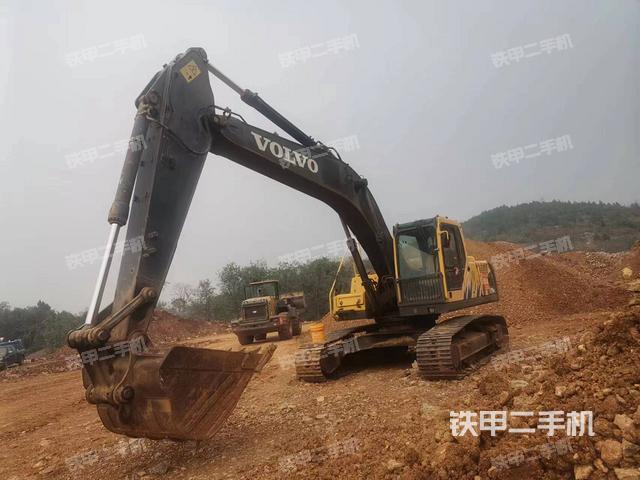 沃尔沃EC240BLC挖掘机