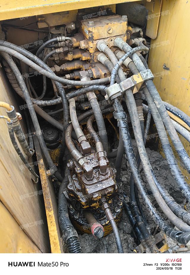 回转马达和主控阀（整机外观）