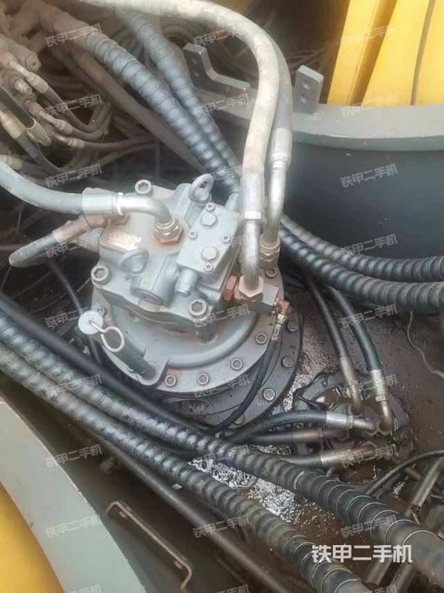 回转马达和主控阀（整机外观）