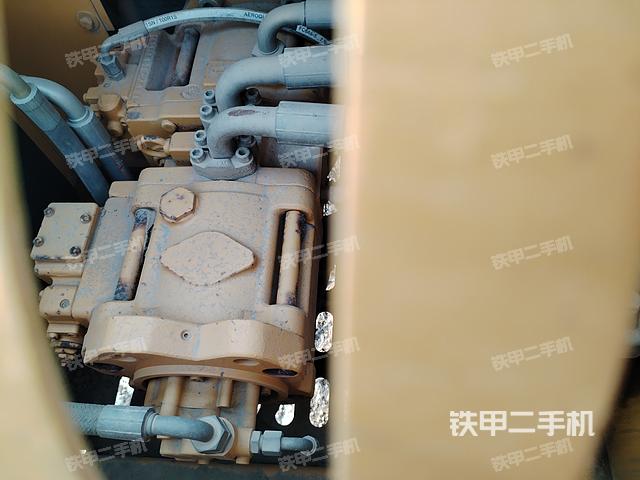 液压泵舱室正面整体（整机外观）