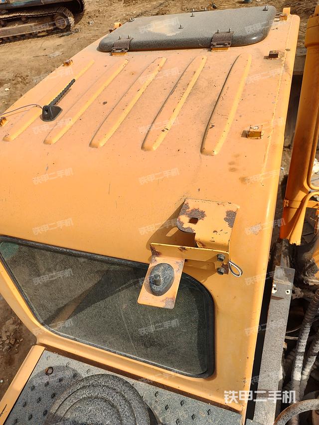 驾驶室顶部（整机外观）