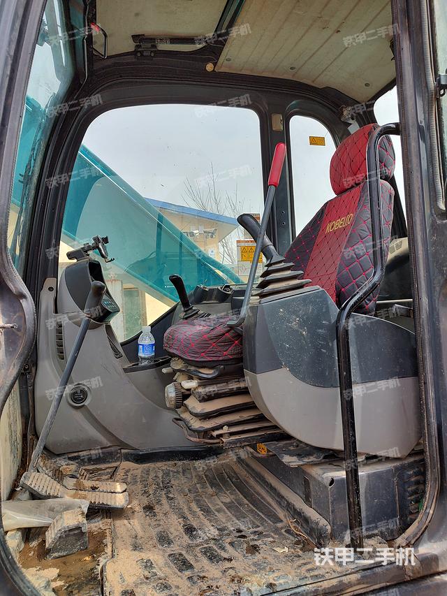 驾驶室整体（整机外观）