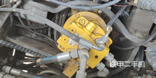 回转马达和主控阀（整机外观）