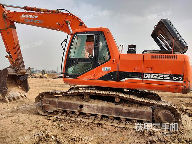 斗山DH225LC-7挖掘机