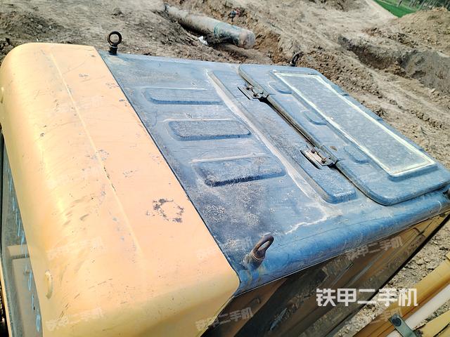 驾驶室顶部（整机外观）