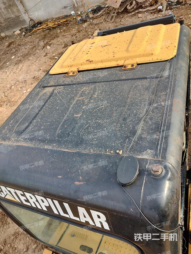 驾驶室顶部（整机外观）