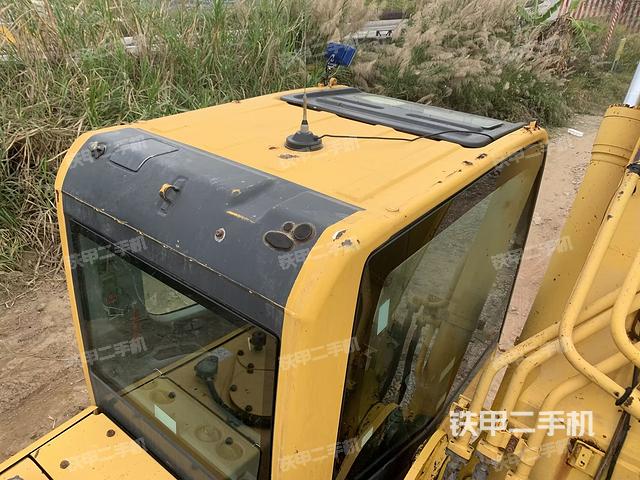 驾驶室顶部（整机外观）