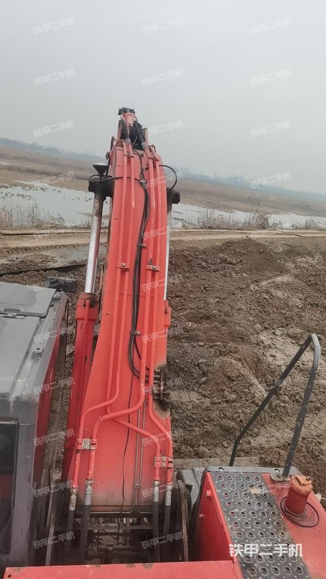 驾驶室顶部（整机外观）