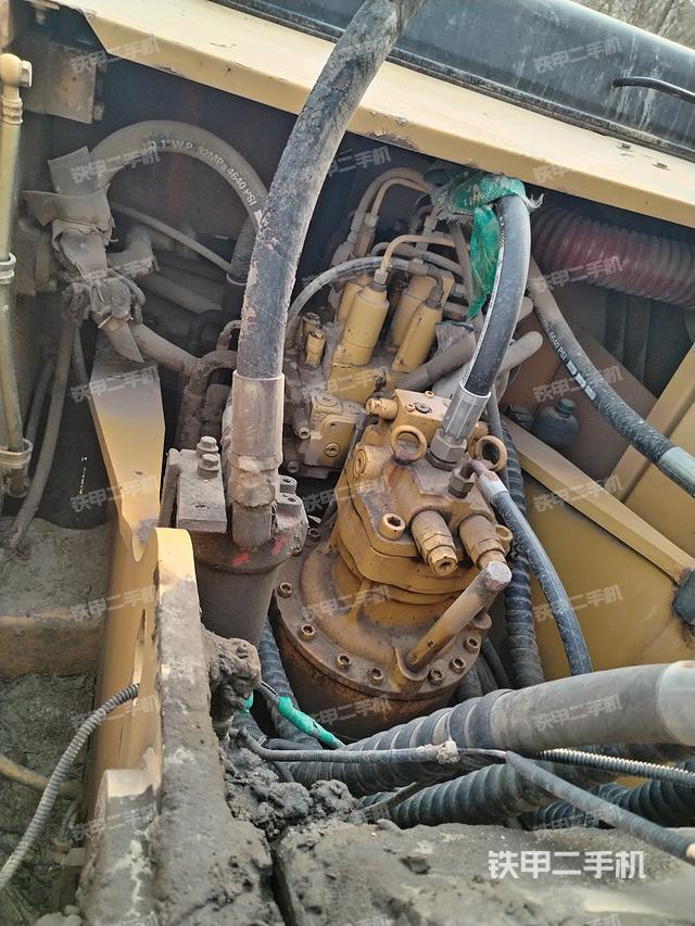 回转马达和主控阀（整机外观）