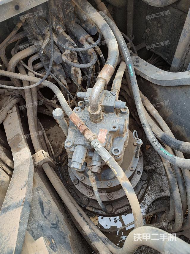 回转马达和主控阀（整机外观）