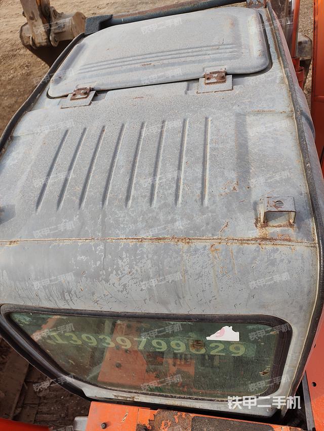 驾驶室顶部（整机外观）