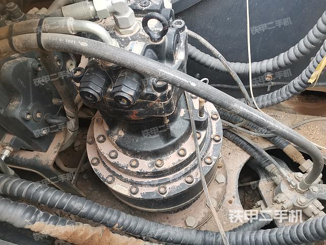 液压泵舱室正面整体（整机外观）