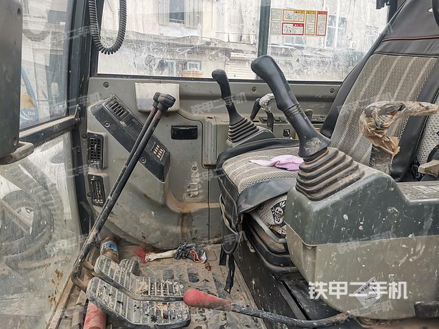 驾驶室整体（整机外观）