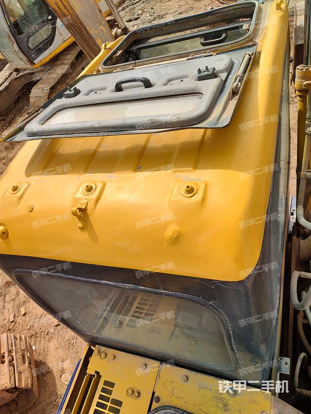 驾驶室顶部（整机外观）