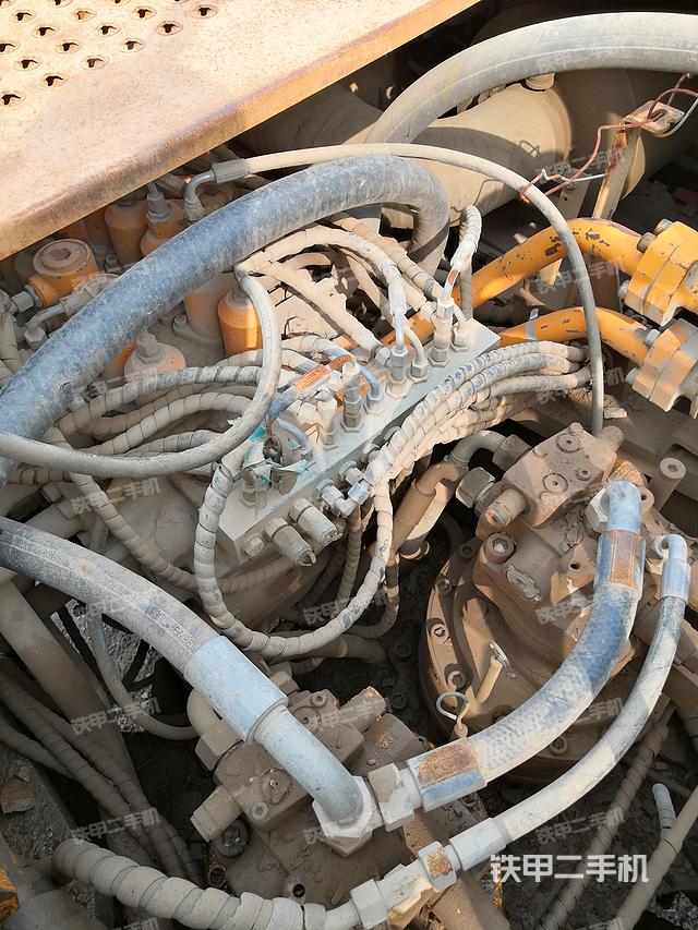 回转马达和主控阀（整机外观）