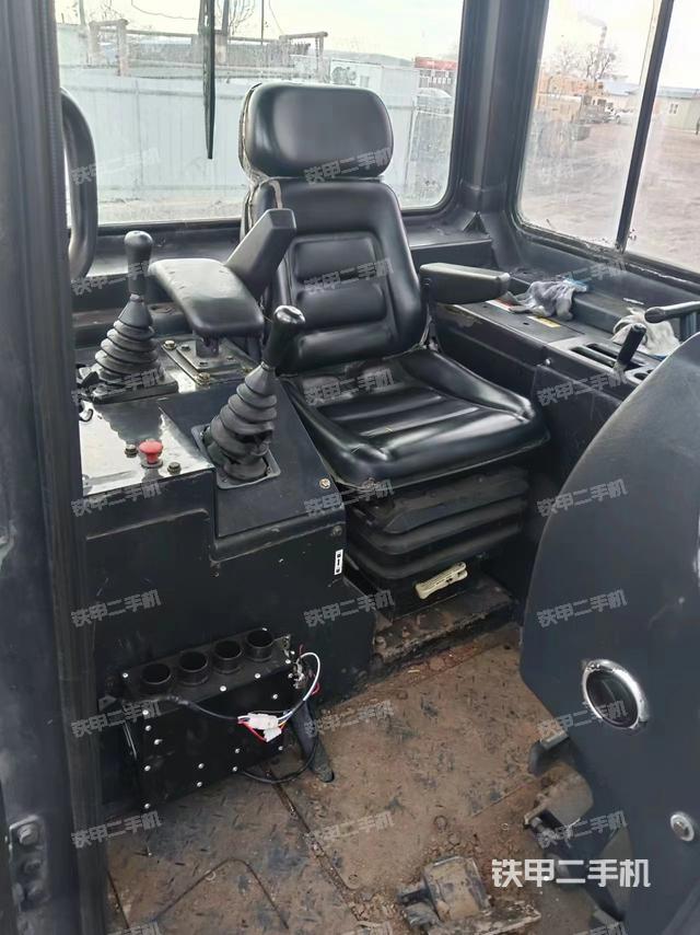 驾驶室操作台（设备外观及核心部件）