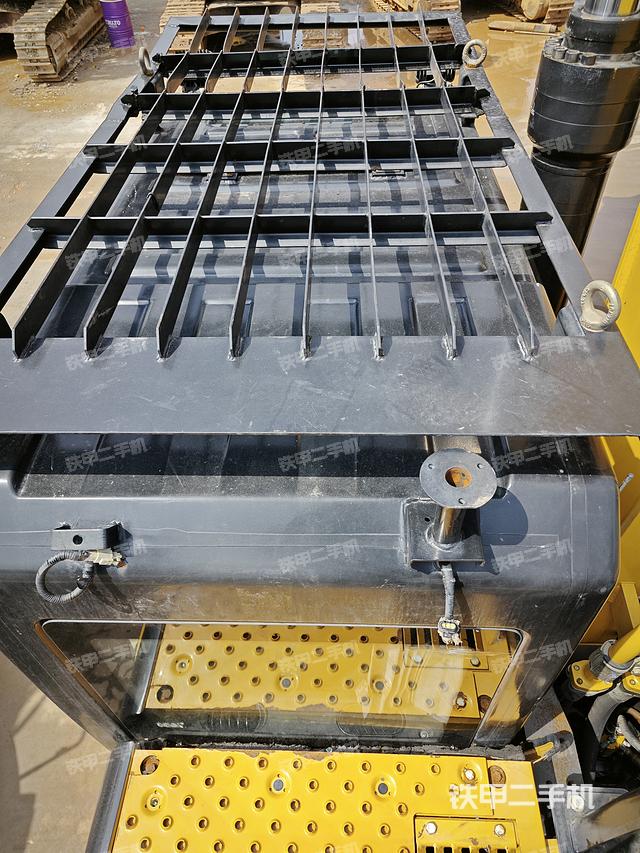 驾驶室顶部（整机外观）