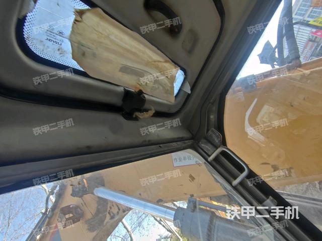 右側玻璃角標（駕駛室部分）