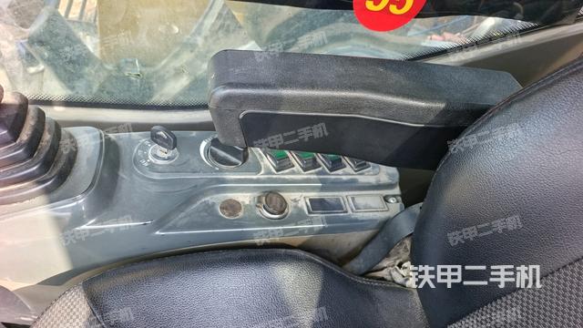 座椅右侧控制台/钥匙门/油门/含右手柄（驾驶室部分）