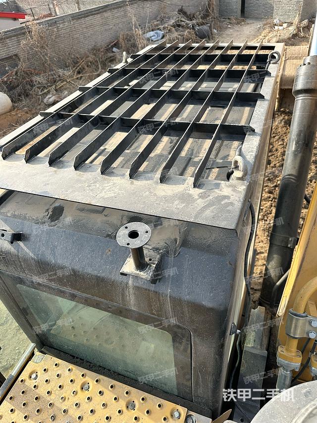 驾驶室顶部（整机外观）