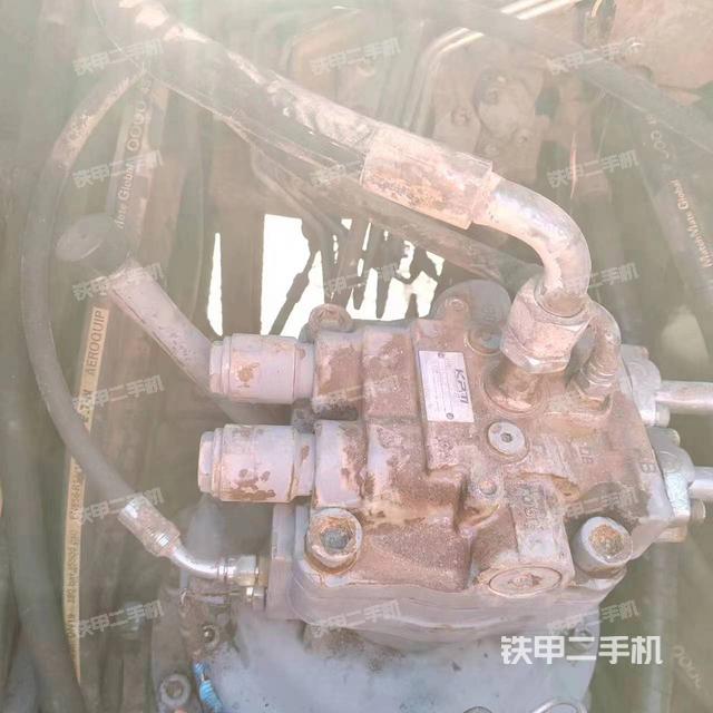 回转马达和主控阀（整机外观）