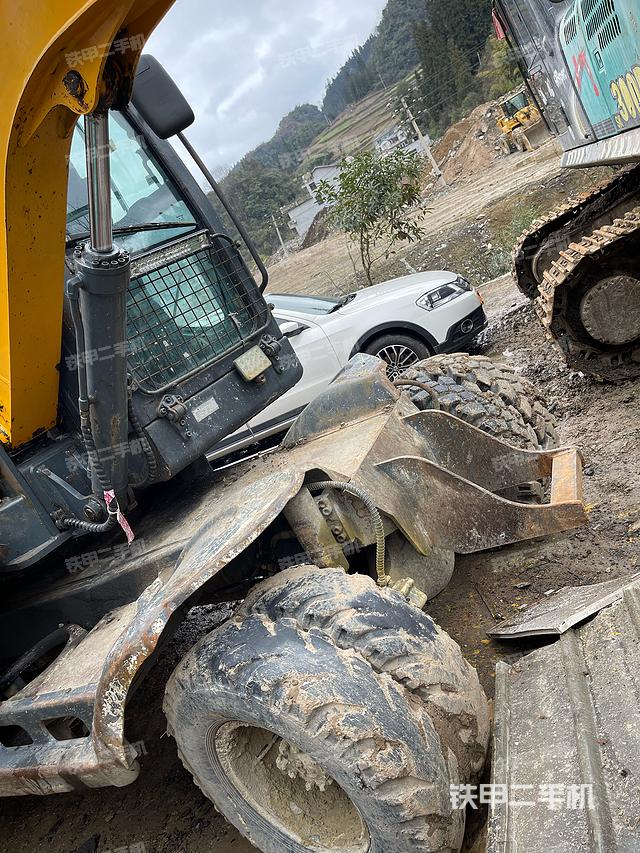 驾驶室顶部（整机外观）