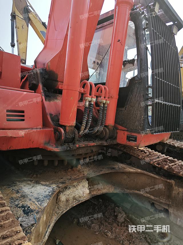 驾驶室顶部（整机外观）