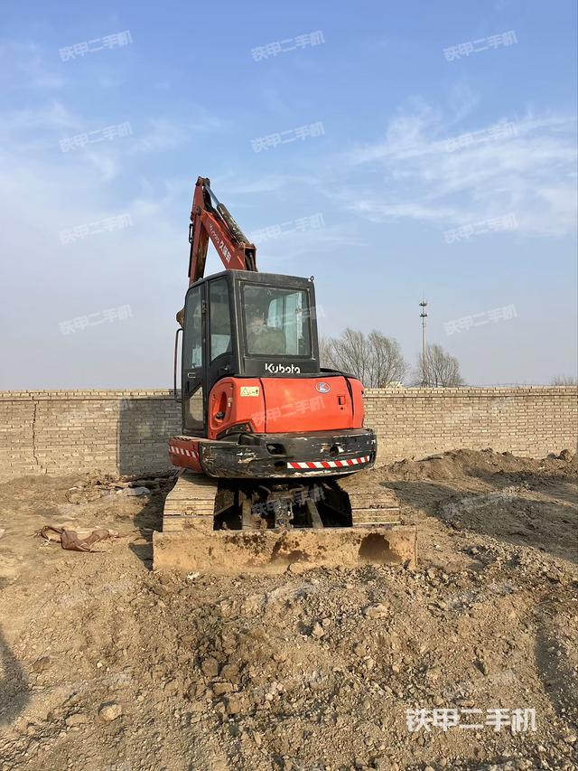 驾驶室顶部（整机外观）