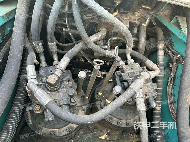 回转马达和主控阀（整机外观）