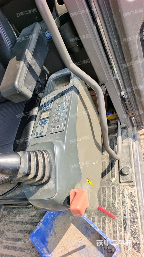 座椅左侧控制台/音响/含左手柄（驾驶室部分）