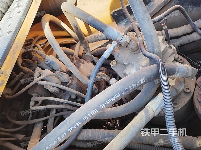 回转马达和主控阀（整机外观）