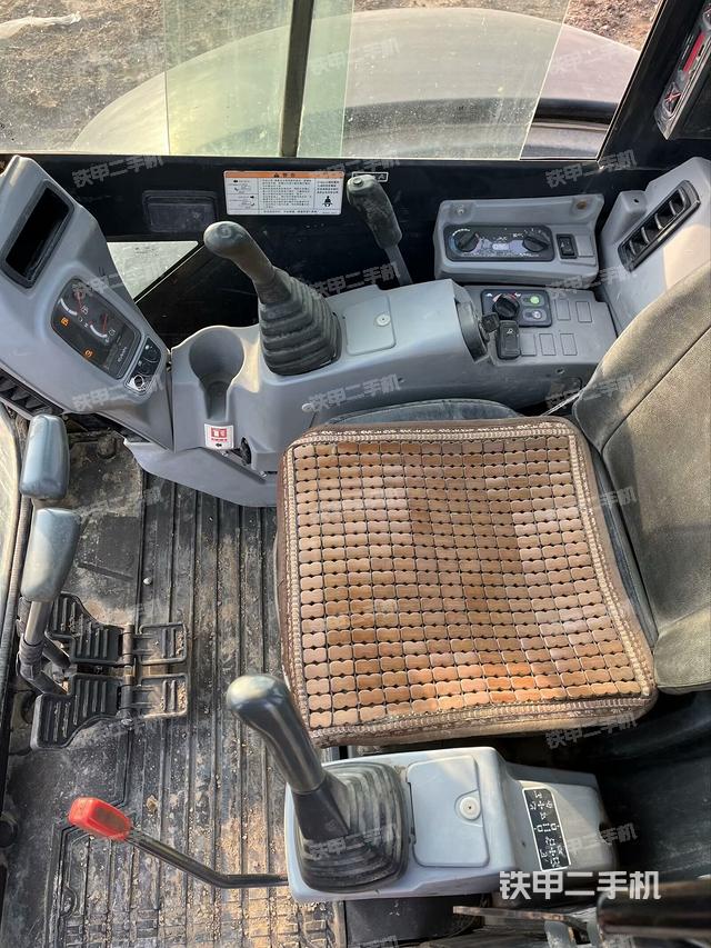 驾驶室整体（整机外观）