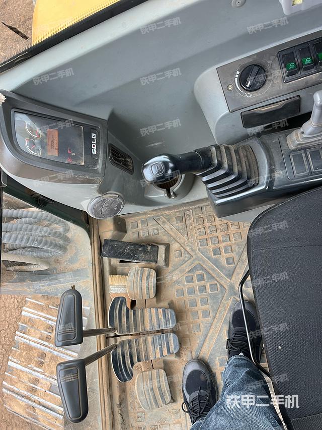 驾驶室顶部（整机外观）