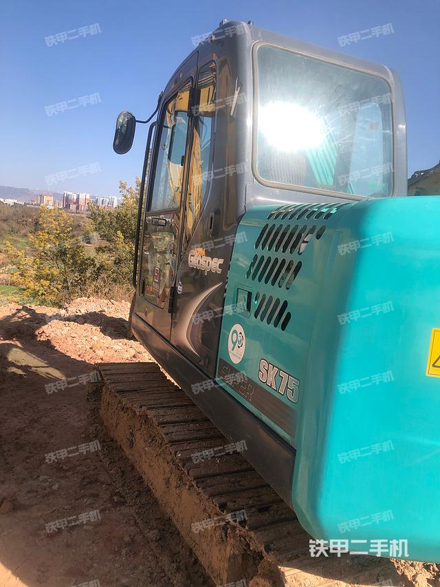 驾驶室顶部（整机外观）