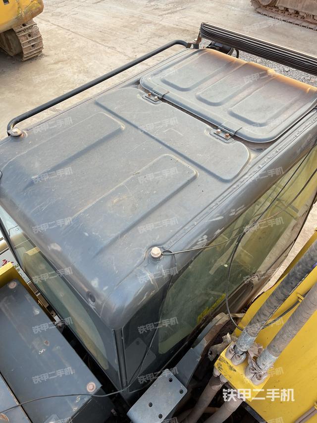 驾驶室顶部（整机外观）