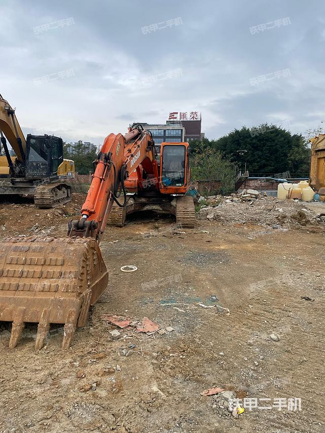 驾驶室顶部（整机外观）