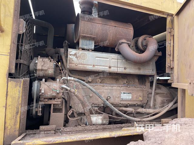 发动机右侧（整机外观及大件）