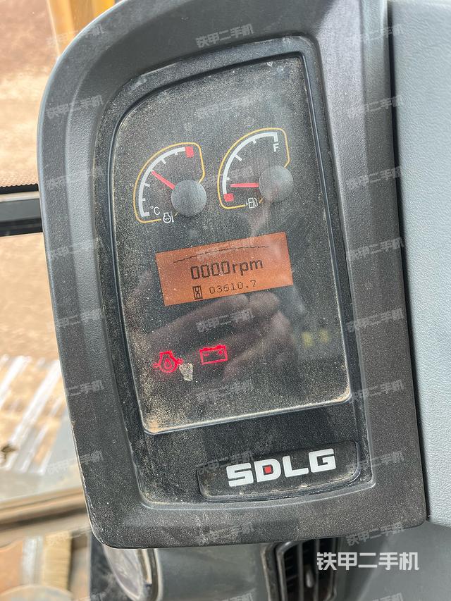 驾驶室整体（整机外观）