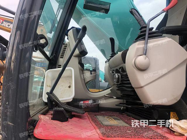 驾驶室整体（整机外观）