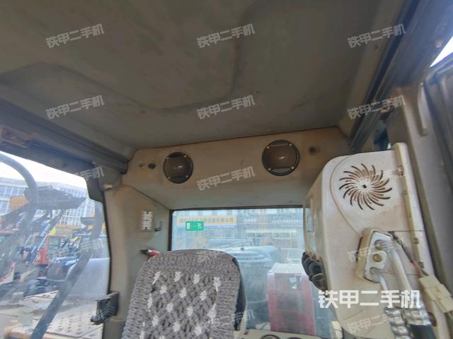 左后方玻璃角標（駕駛室部分）