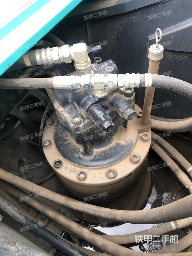 回转马达和主控阀（整机外观）