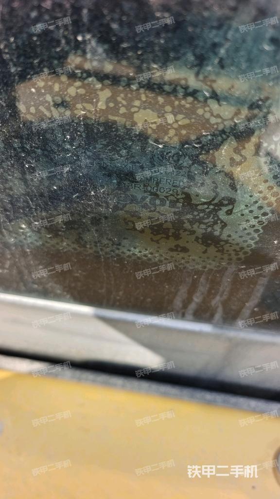 后窗玻璃角标（驾驶室部分）